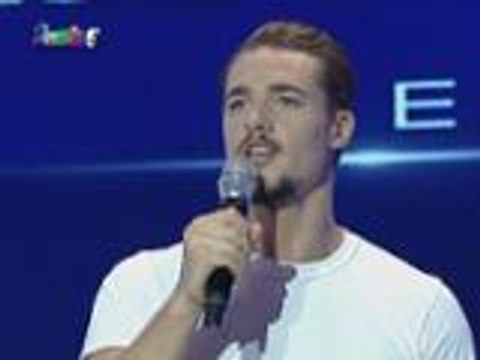 Ang gwapong leading man ni Anne sa Blood Ransom, hinarana ang madlang people in French