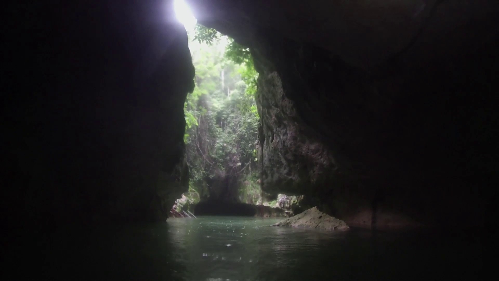 ⁣Travel Track On Sirk TV: CAVE TUBING (Quick Look) [Nohoch Che'en Caves Branch Archaeological Re