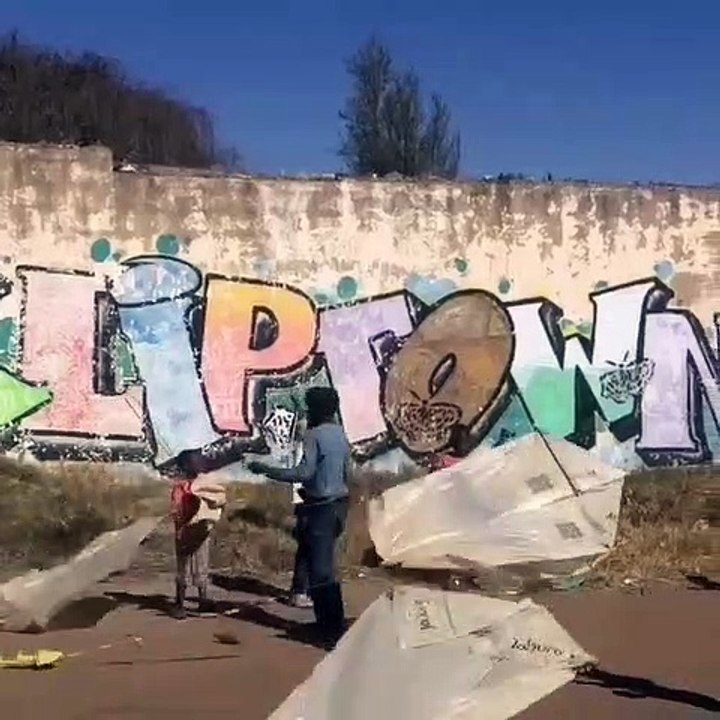 Ces enfants très habiles ont crées des cerf-volants. Époustouflant !
