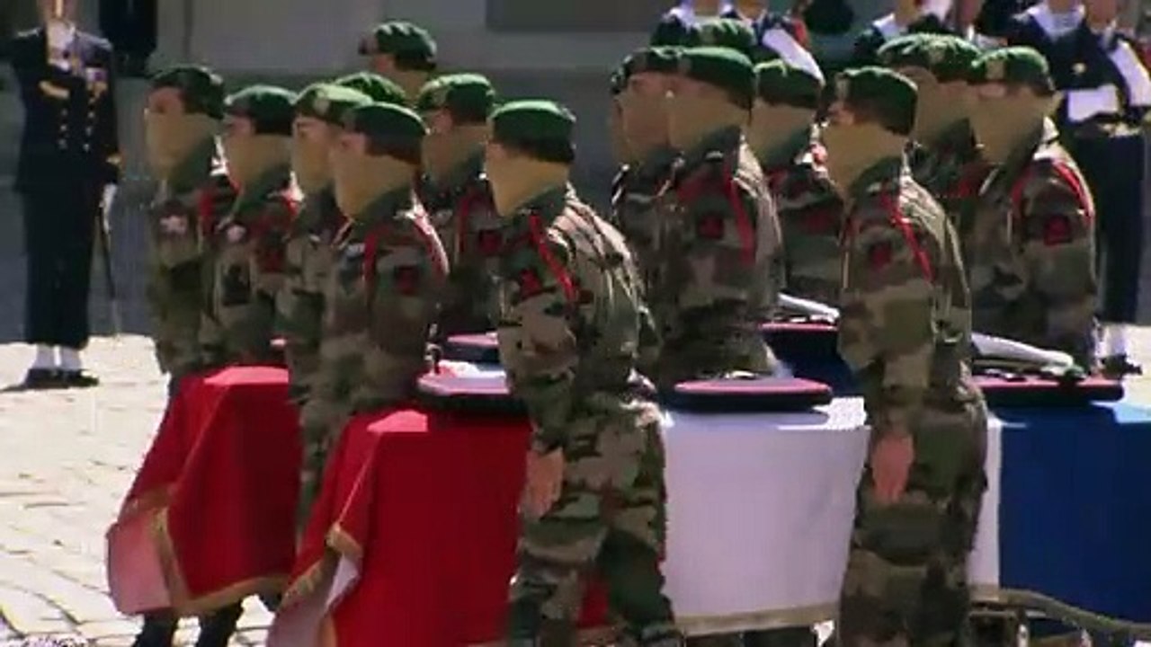 Hommage national aux deux militaires français tombés "en héros"