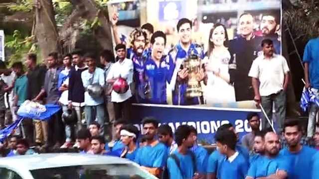 Neeta Ambani Celebrates Mumbai Indians Winning with Team Players