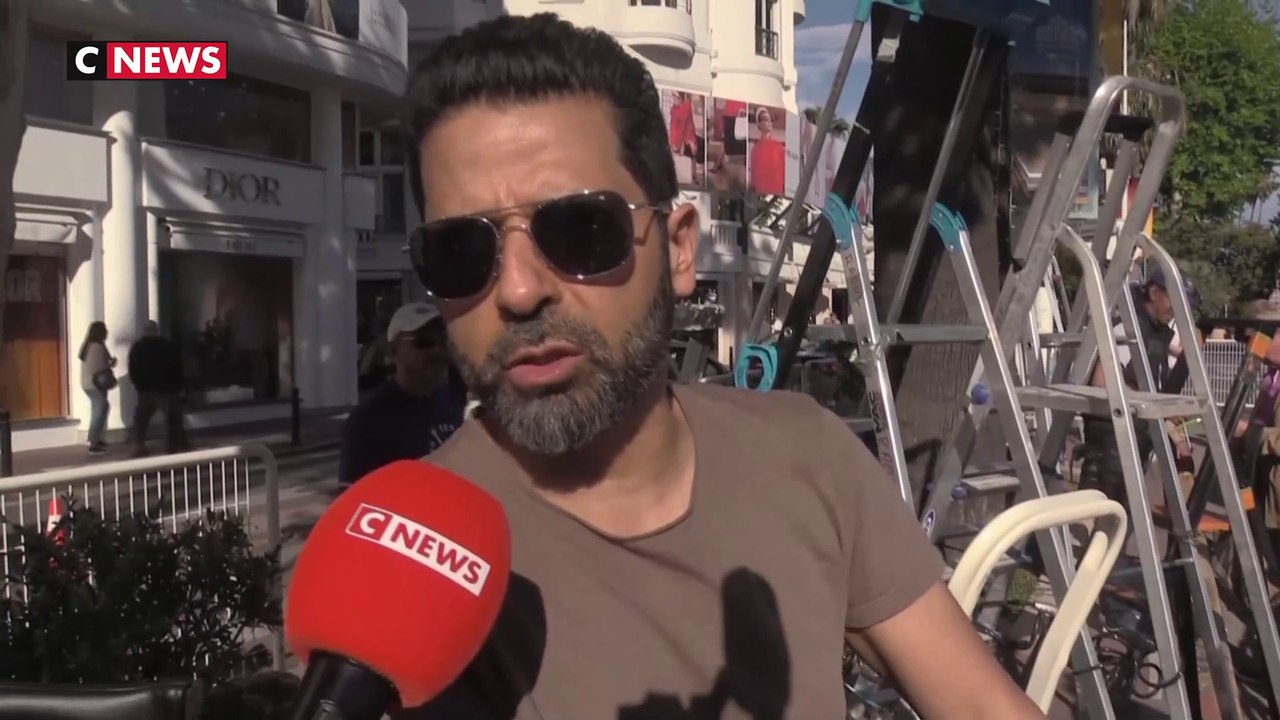 A Cannes, les badauds attendent les célébrités