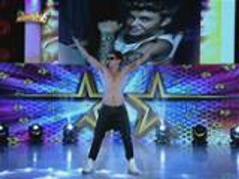 Kalokalike ni Justin Bieber kasing astig ng kanyang idol