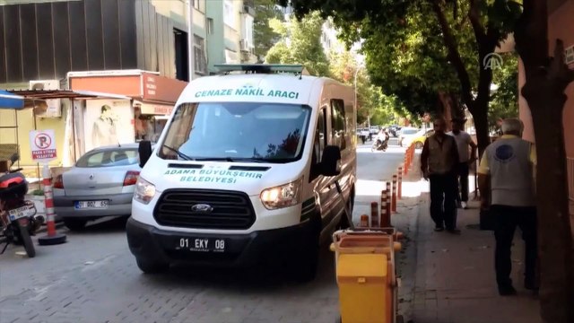 Motosiklet refüje çarptı: 2 ölü - ADANA