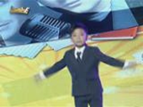 Michael Bublé Mini Me hinarana ang madlang people with “Sway”