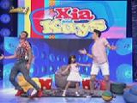 Xia nag Nae Nae habang nagdridrible ng bastketball kasama sina Kuys Billy at Vhong