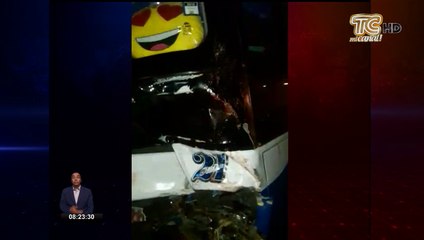Dos motorizados mueren tras estrellarse contra un bus en la provincia del Guayas