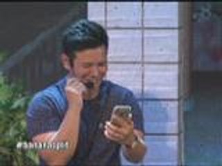 Banana Barkada, nagkatuwaan sa isang cellphone