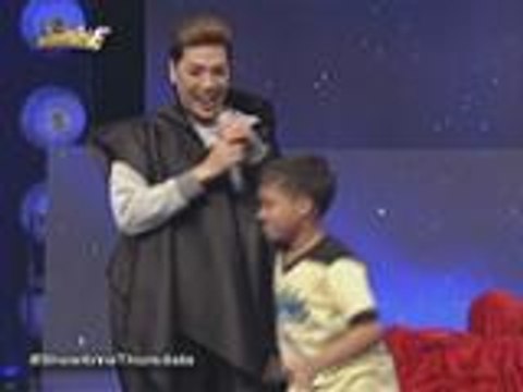 Vice Ganda binigyan ng power hug ang madlang people