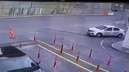 Başakşehir'de istinat duvarının çökme anı kamerada