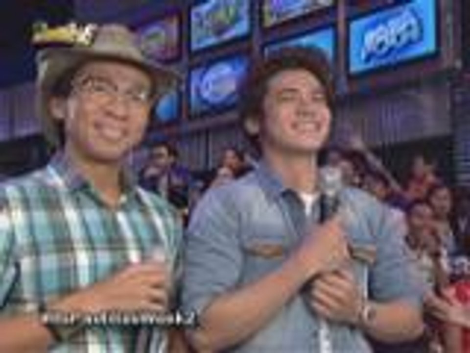 Possessive ba si Topher?