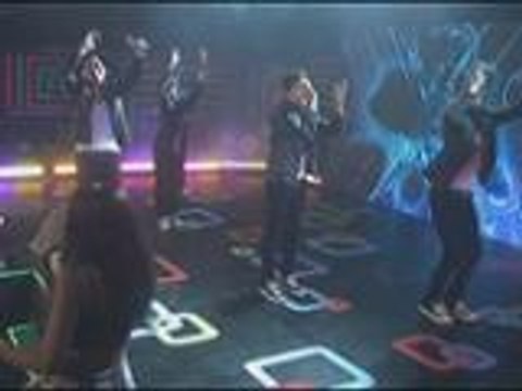 Housemates dance to Nae Nae/Bubble Butt/ Twerk It Like Miley