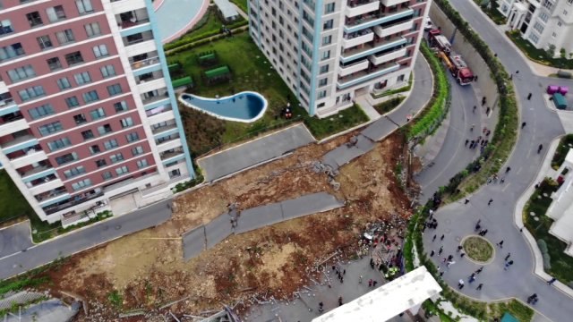 Başakşehir'de Çöken İstinat Duvarı Havadan Görüntülendi