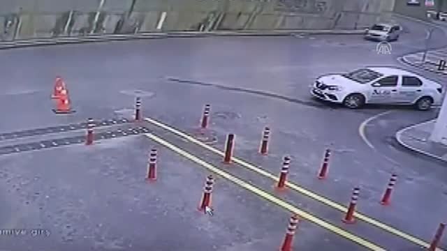 Başakşehir'de Çöken İstinat Duvarı Güvenlik Kamerasında - İstanbul