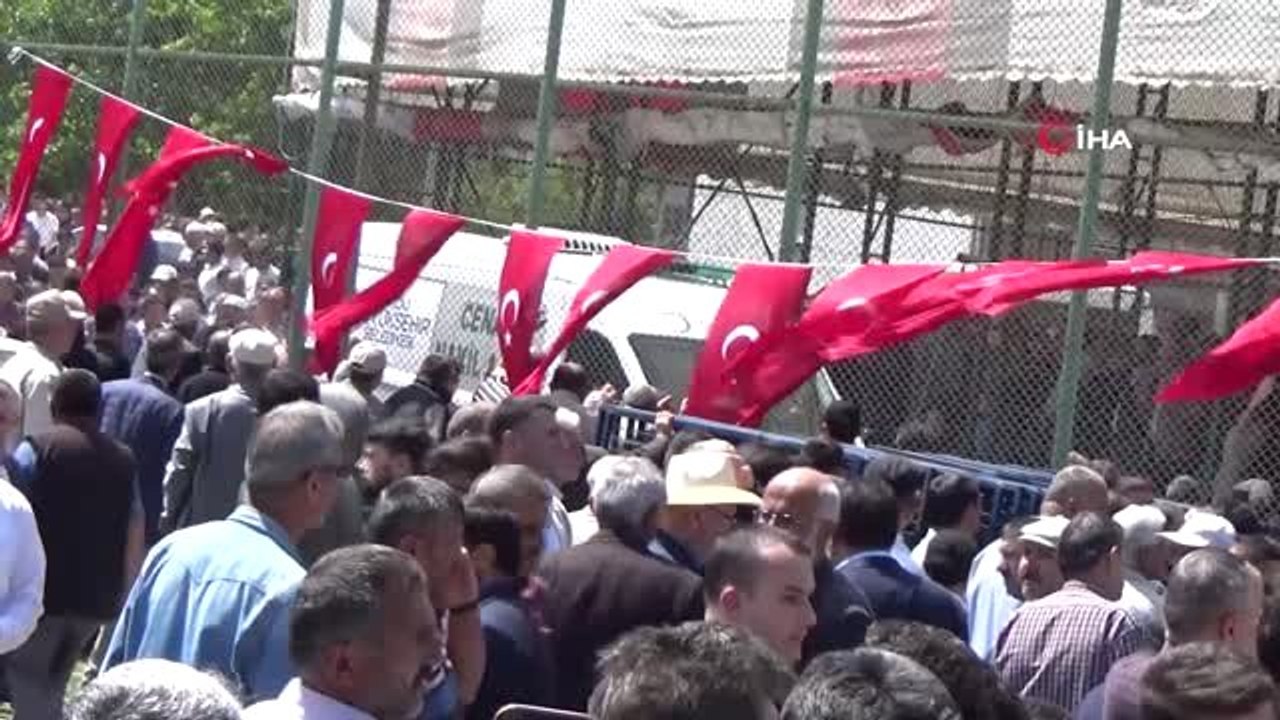 Şehidin Eşi: "Sana Doyamadım, Seni Böyle mi Karşılayacaktık, Beni de Yanında Götürün"