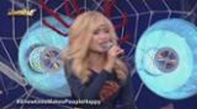 Super Girl Mrytle sings Uptown Funk