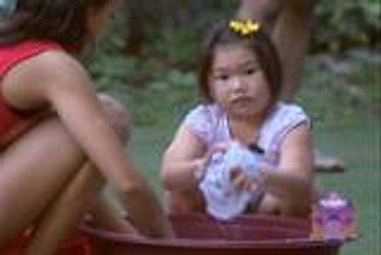 PBB 737 Uncut: Aimi, tinulungan maglaba si Miho