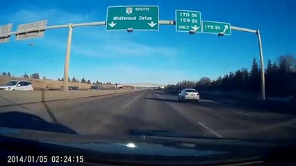 Dangereux : ce policier se jette sur la route pour arrêter un chauffard