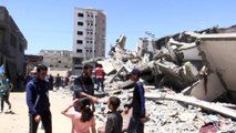 İsrail saldırısında yıkılan binanın enkazında sevgi ve barış şarkıları - GAZZE