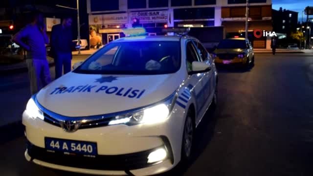 Kendini Otomobil Önüne Atan Genç Kız Yaralandı