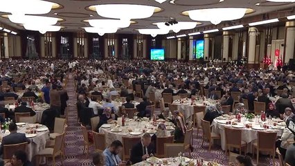 Cumhurbaşkanı Erdoğan: "Bizim Çiftimiz Darbeyi Engellemek İçin Meydanlara, Kışlalara Koştu"