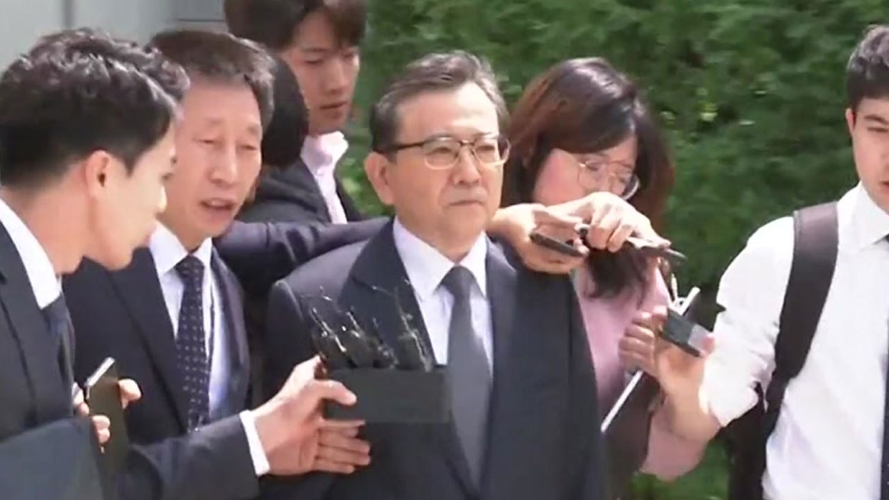 김학의 "창살 없는 감옥 살았다"...구치소서 영장 결과 대기 / YTN