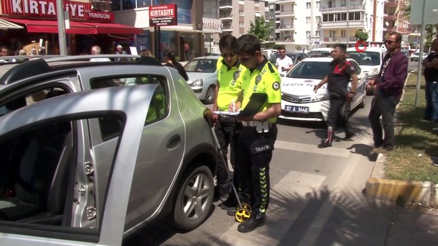 Yaya geçidinden motosikletle geçmeye kalınca hastanelik oldular... O anlar kamerada