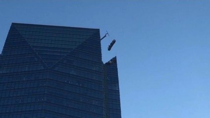 Deux laveurs de vitres coincés sur une nacelle secourus à Oklahoma City