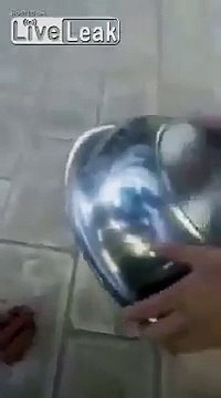 La blague qu'ils font à leur pote est bien cruelle...