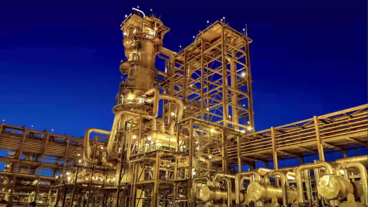 طائرات الحوثيين المسيرة تضرب نفط السعودية وتزيد لهيب الخليج