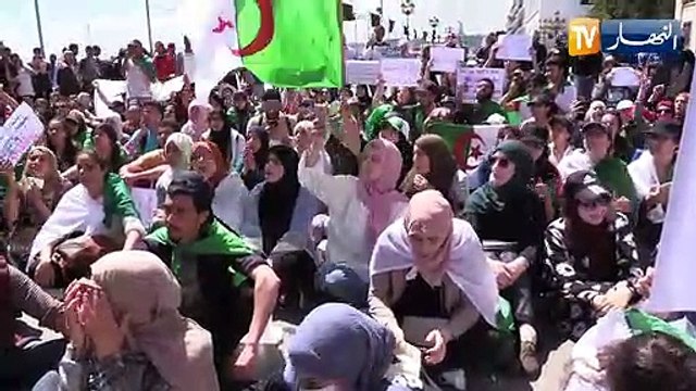 سياسة: طلبة الجامعات ينقلون الحراك الطلابي نحو البرلمان ومحكمة عبان رمضان