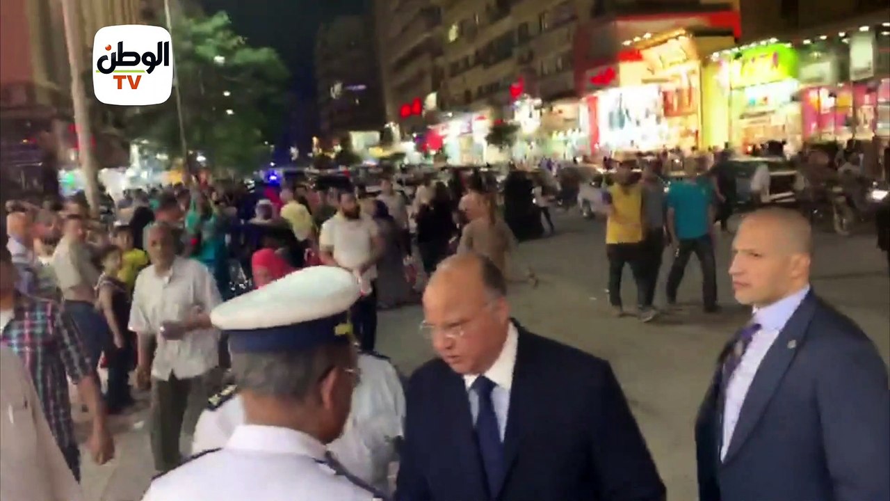 محافظ القاهرة يقود حملة لإزالة إشغالات الباعة بوسط البلد