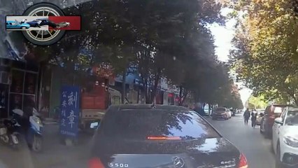 MERCEDES CRASH COMPILATION, EPIC MERCEDES DRIVING FAILS 2019(1)