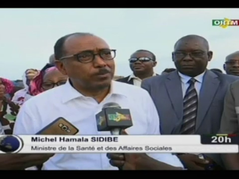 ORTM/Visite du Ministre de la santé, Michel SIDIBE sur le site d’hébergement des déplacés à Bamako