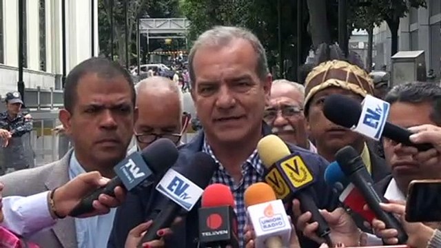 Diputados opositores denuncian que militares bloquean parlamento venezolano