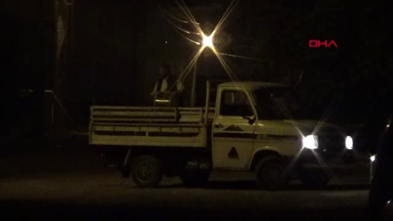 Bursa Davulcu Kamyonetiyle Vatandaşları Uyandırıyor