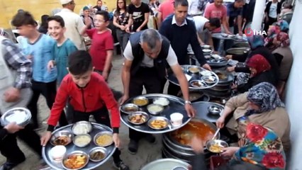 Burhaniye’de 50 yıldır devam eden toplu iftar geleneği