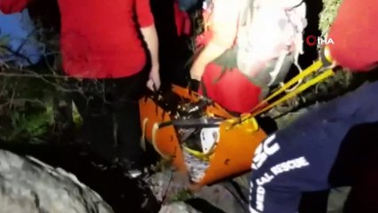 Kanyonda mahsur kalan turisti kurtarma operasyonu: 6 kilometre yürüyerek hastaneye yetiştirdiler
