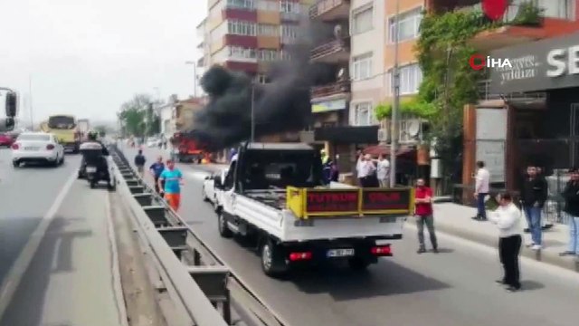 Küçükçekmece E-5 yan yol Avcılar istikametinde bir araç alev aldı. Olay yerine itfaiye ekipleri sevk edilirken bölgede yoğun trafik oluştu.