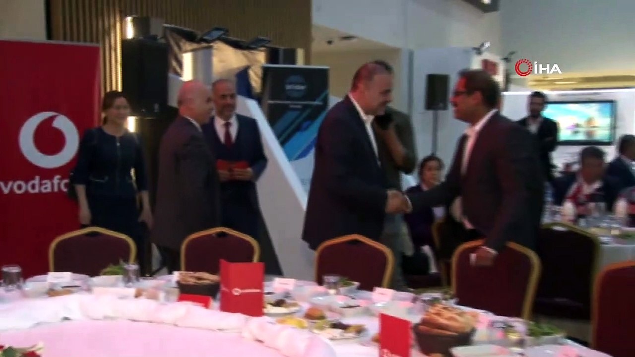 Ulaştırma ve Altyapı Bakan Yardımcısı Ömer Fatih Sayan  öğrencilerle iftarda buluştu