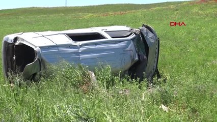Diyarbakır Silvan'da Çilek Yüklü Araç Takla Attı 4 Yaralı