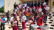 Temizlik malzemeleriyle müzik grubu kuran çocuklara Adalet Bakanı Gül'den sürpriz