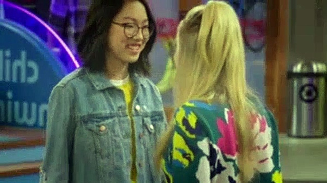 Bizaardvark S02E07 - Frankie and Amelia's Fun Friend Weekend