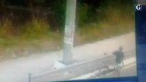 Indivíduo suspeito é visto correndo com bicicleta após assalto
