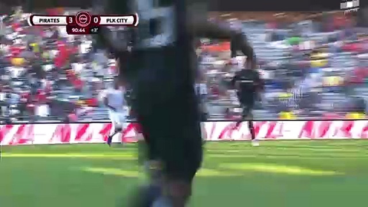 Football : quand un joueur se fait plaisir avec une série de dribbles complètement inutile