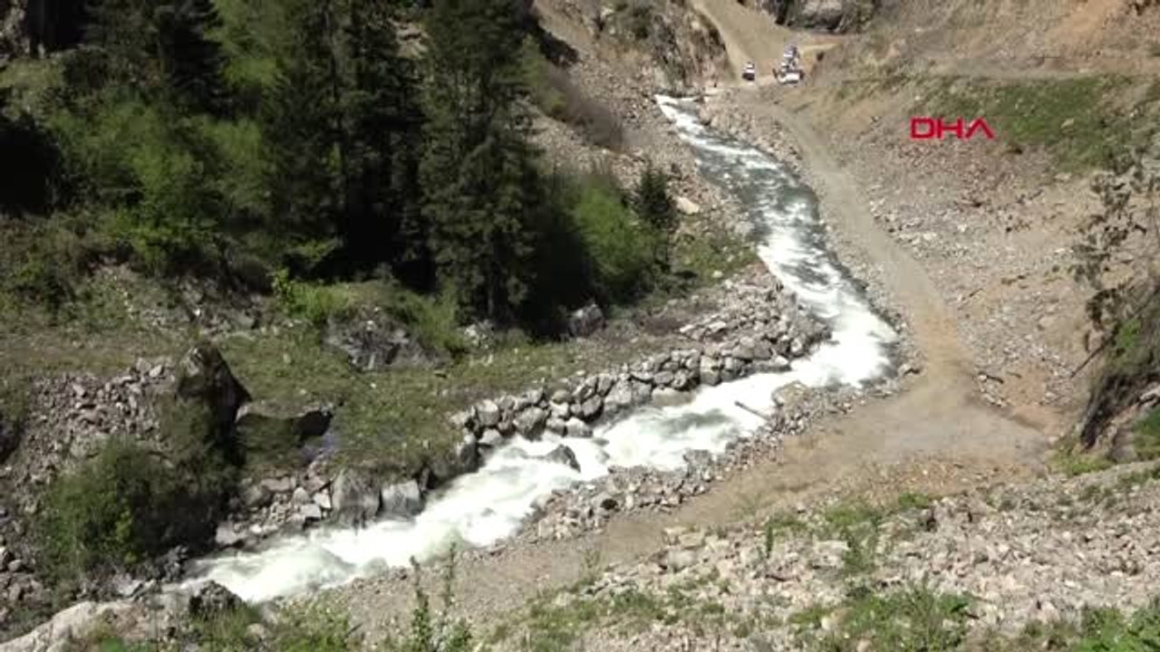 Bayburt Kayıp Gazeteci İçin Önüne Set Çekilen Derenin Debisi Düşürüldü