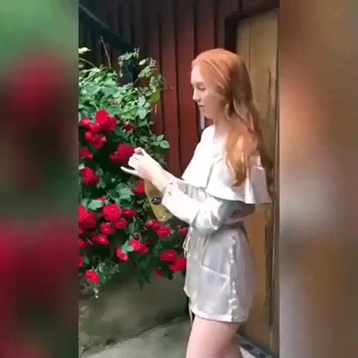 Une bouteille de champagne tombe et s'explose brutalement sur le visage de cette fille