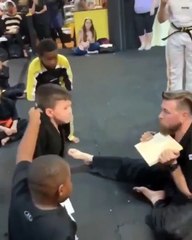 Vous devez toujours faire preuve de persévérance, comme cet enfant !