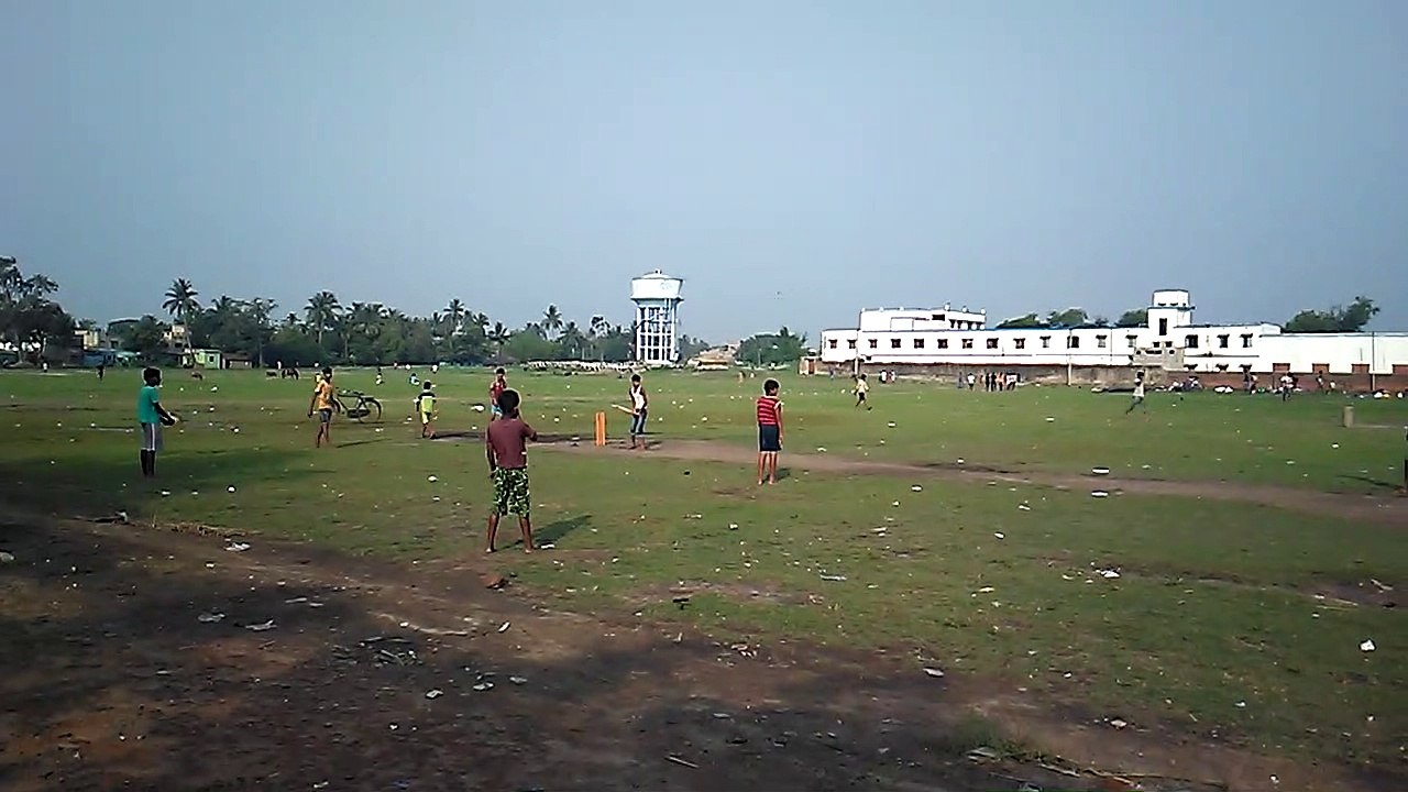 Boys Cricket match in West Bengal.