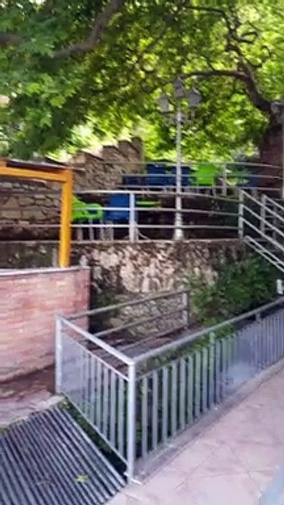 Bar Ujvara .